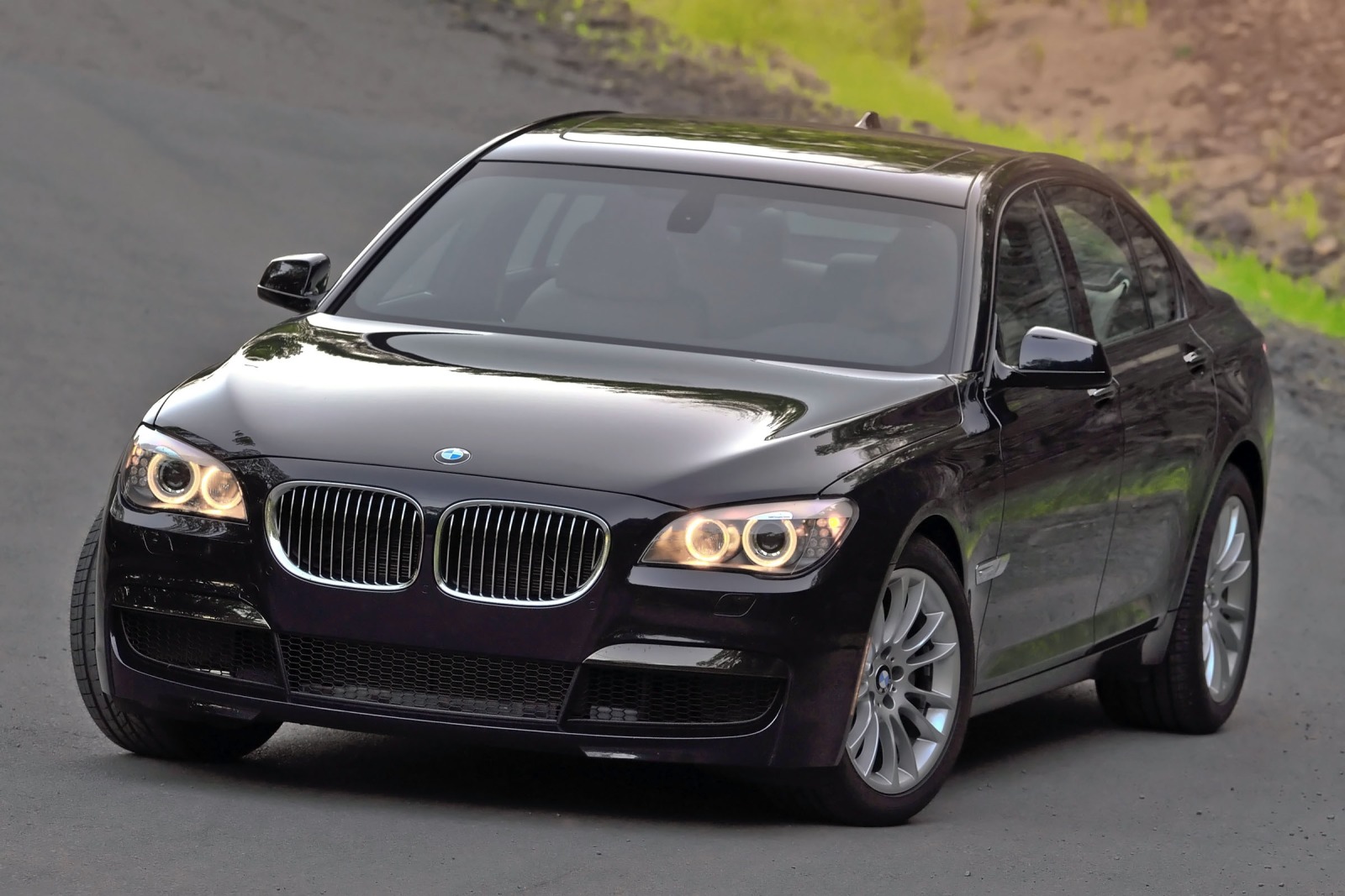 2011 BMW 7-Series 750i Active Hybrid VIN Lookup - AutoDetective